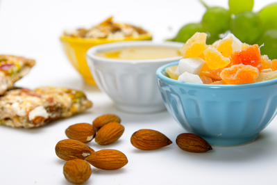 healthy snacks almonds